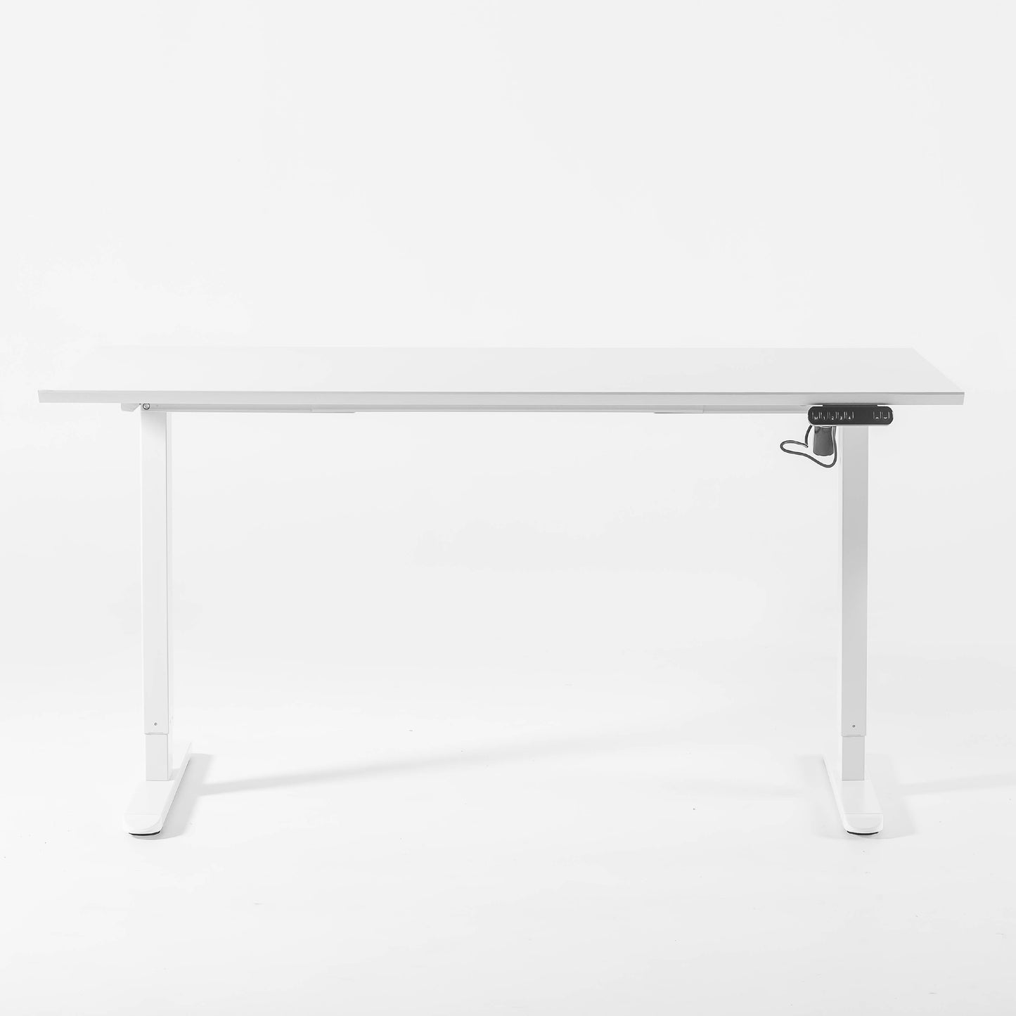 Wit bureau met witte basis en witte bovenkant, perfect voor een moderne werkplek. Backerz Zit Sta Bureau Elektrisch.