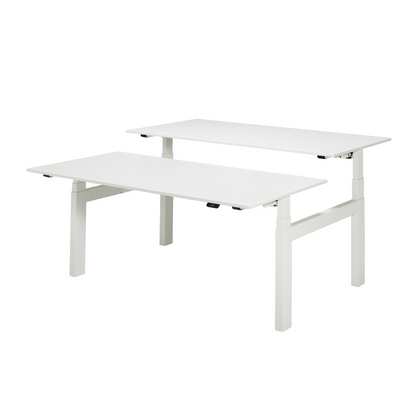 Een duo zit/sta bureau met twee witte bureaus, één boven en één onder, voor een stijlvolle werkplek.