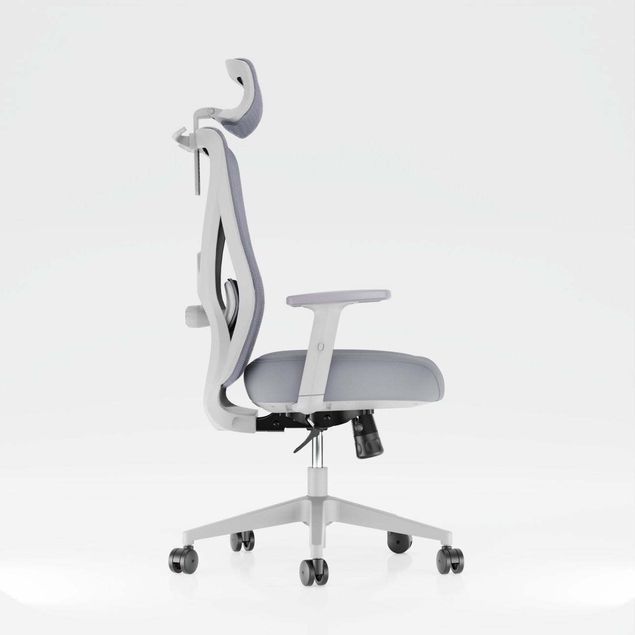 Elegante grijze bureaustoel met witte voet, de Backerz Motion Mesh voor een comfortabele werkplek.